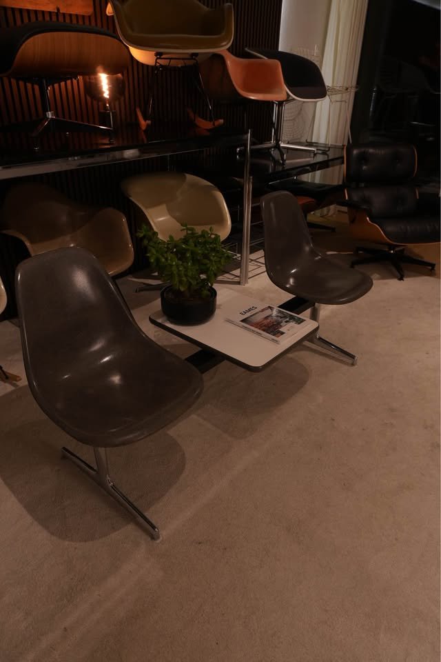 Banc Eames avec tablette — Coques fibres au choix — vue 8