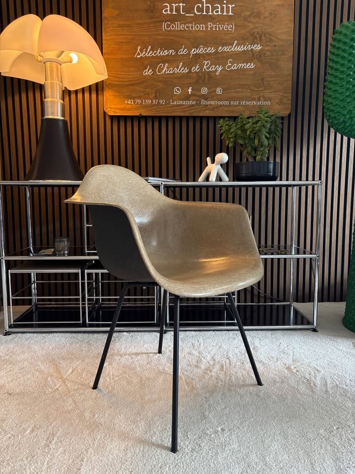 Eames Armchair DAX — Early Production