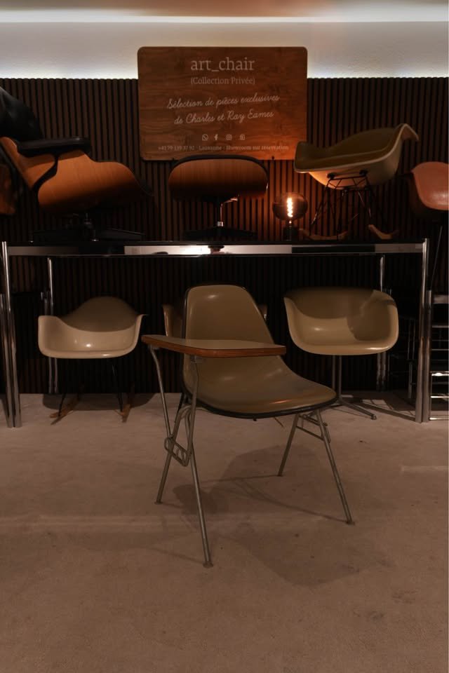 Eames DSS-TA — Herman Miller (tablette écritoire) — vue 2