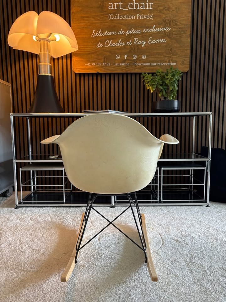 Eames Fiberglass Rocking RAR — Herman Miller — vue 3