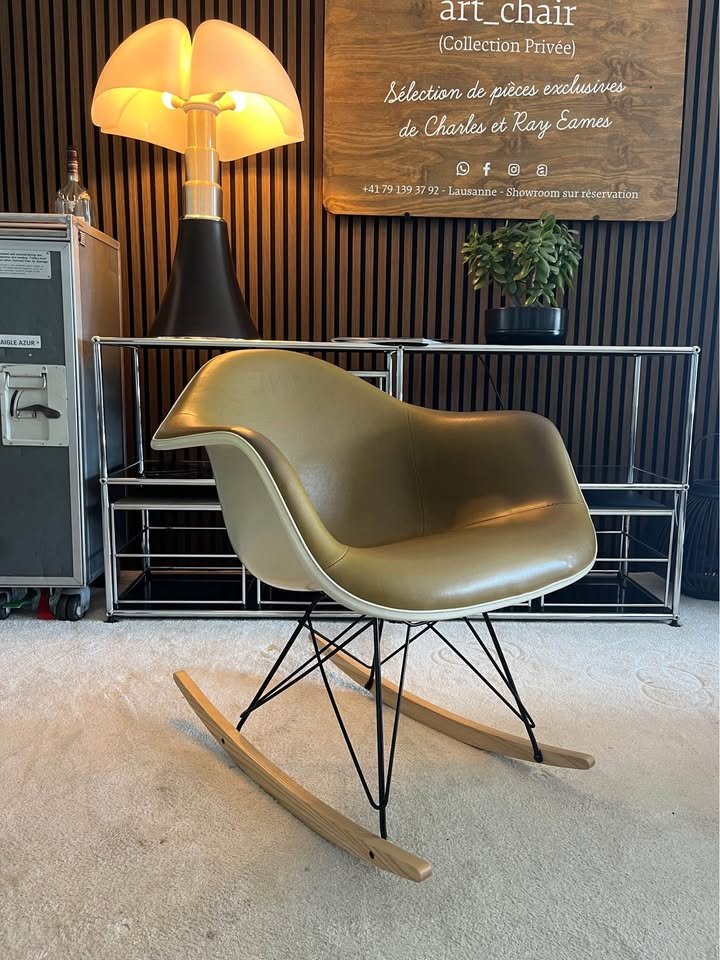 Eames Fiberglass Rocking RAR — Vitra (coque rembourrée)