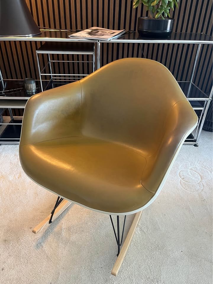 Eames Fiberglass Rocking RAR — Vitra (coque rembourrée) — vue 3