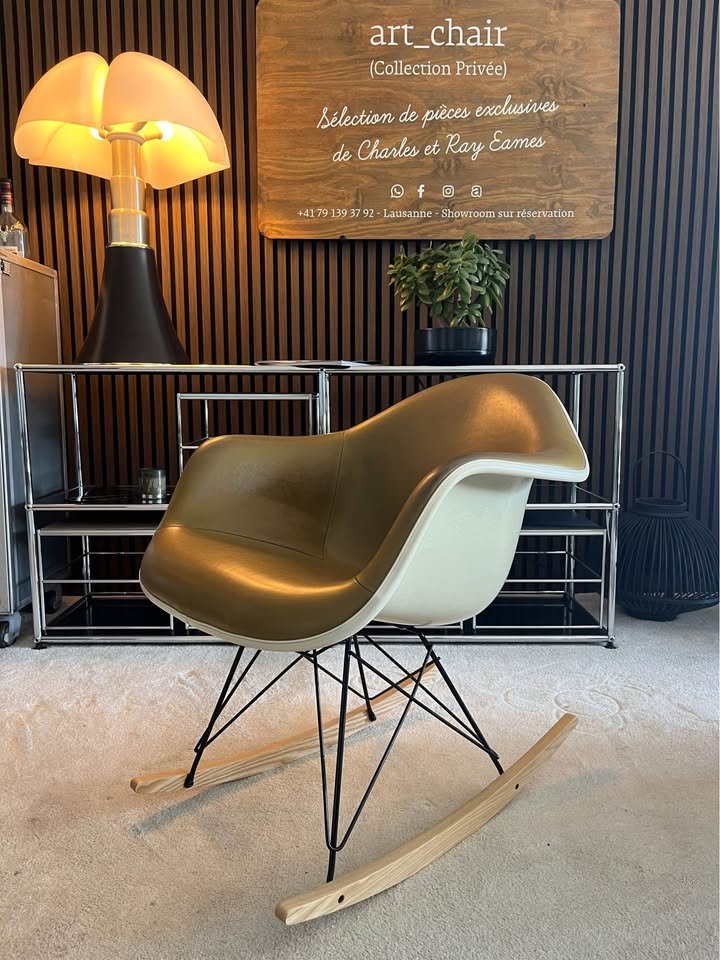 Eames Fiberglass Rocking RAR — Vitra (coque rembourrée) — vue 4