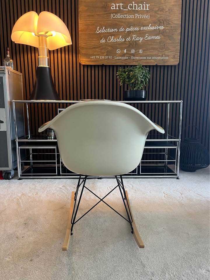 Eames Fiberglass Rocking RAR — Vitra (coque rembourrée) — vue 2