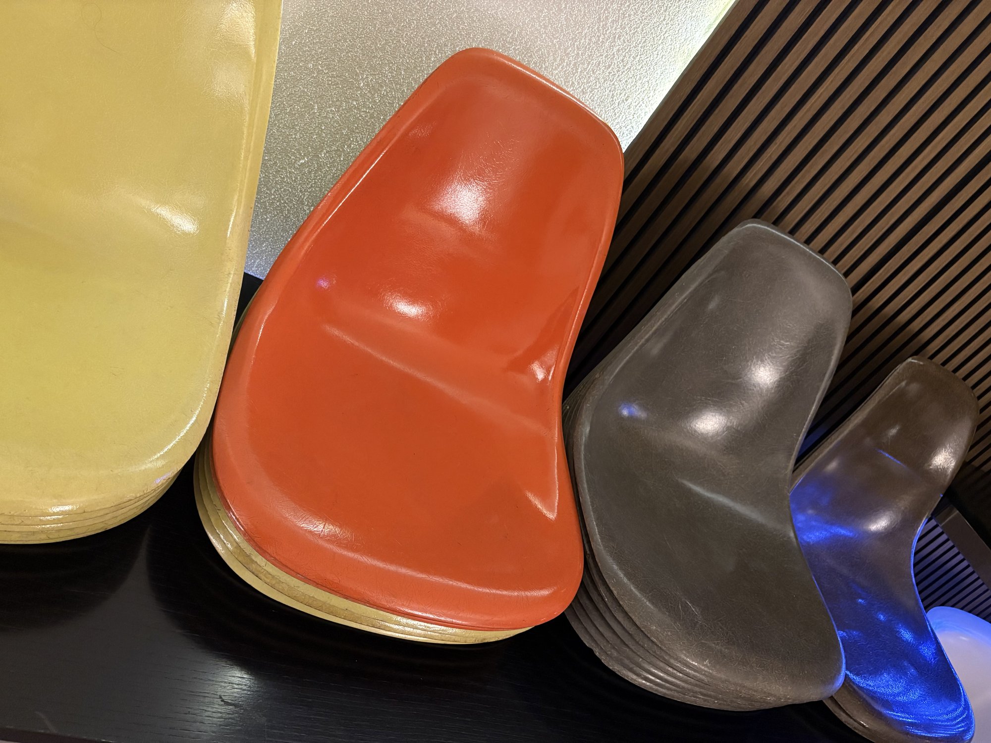 Eames Side Chairs en fibre — Herman Miller (assortiment) — vue 9