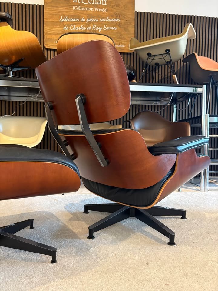 Eames Lounge Chair et Ottoman — Cerisier Américain