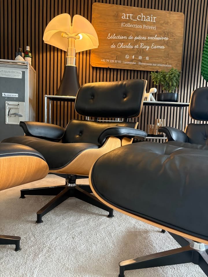 Eames Lounge Chair et Ottoman — Paire disponible — vue 4