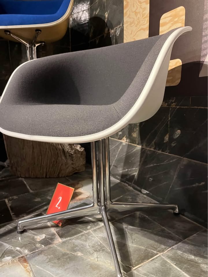 Eames Vitra La Fonda — Neuve (collector) — vue 3