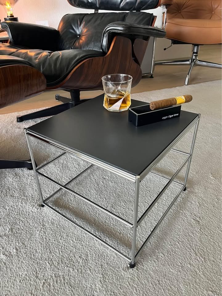 Whisky Table — compagnon idéal du Lounge Chair